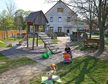 Kita Burkartshain mit Spielplatz © Kindertagesstätte